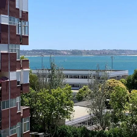 The Apartment Near Beach In Oeiras Διαμέρισμα *